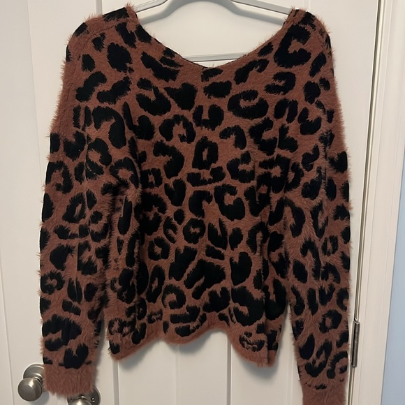 Forever 21 Cheetah Sweater - Picture 3 of 4